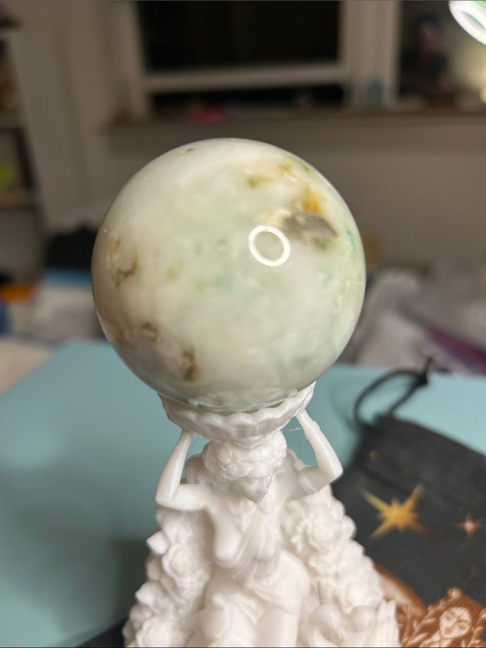 Apple Green Yunnan Jade Sphere Symbol of Purity with Goddess of Love & Dusty New - Picture 4 of 4